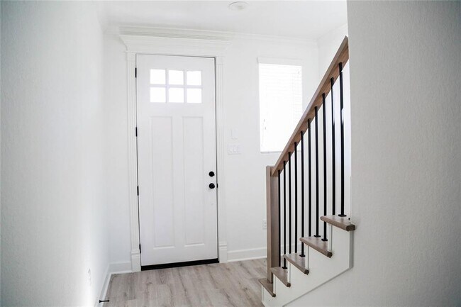Foto del edificio - 8320 Colonial Ln