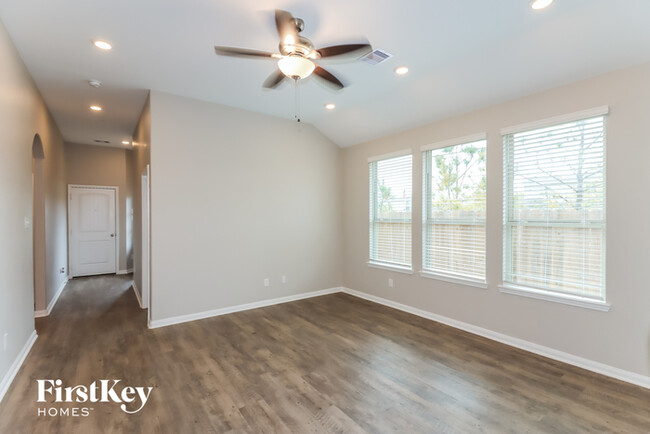 Building Photo - 14449 Sugar Pines Dr