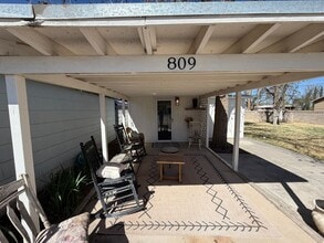 Building Photo - 809 Pate St