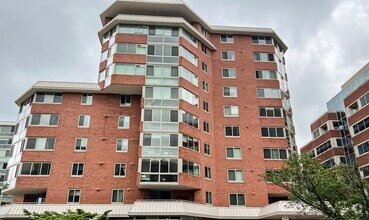 Building Photo - 1001 N Vermont St