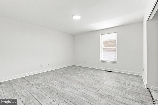 Building Photo - 7813 Midis Pl