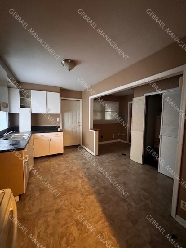 Building Photo - 3009 Menominee Ave