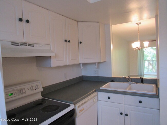 Building Photo - 400 Catalina Rd