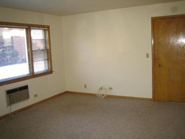 Building Photo - 5615 N Mozart St