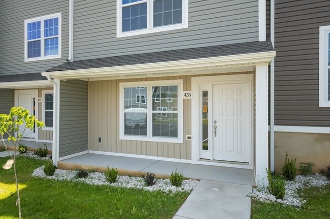 Building Photo - 435 Skylar Dr