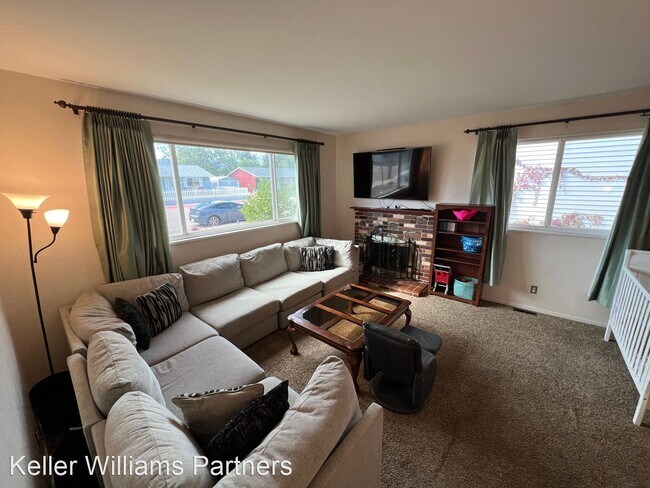 Building Photo - 3 br, 2 bath House - 1365 Prado Dr