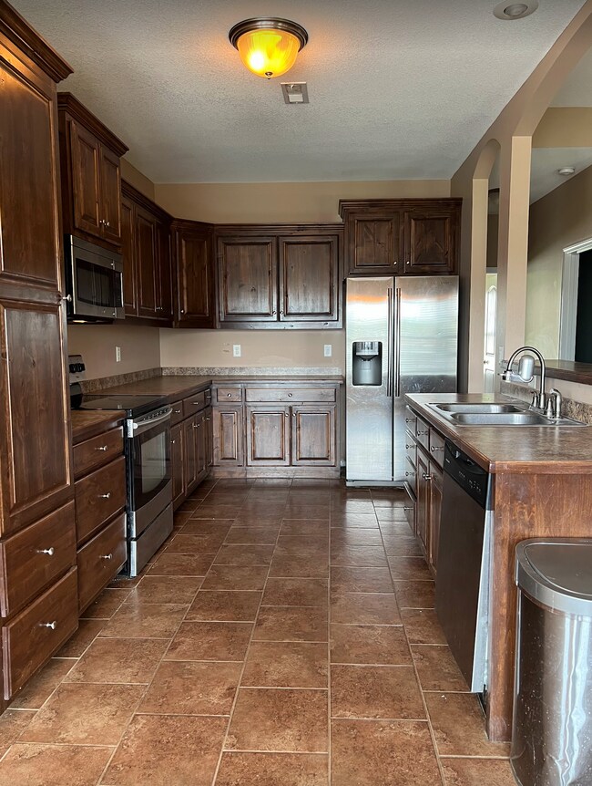 Foto del edificio - 619 Oakmont Dr