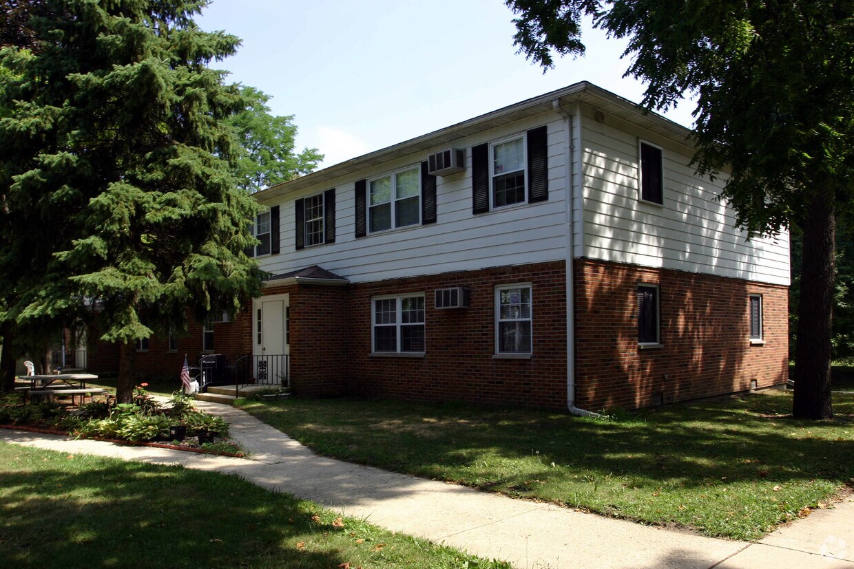 Primary Photo - 602-608 Van Buren St
