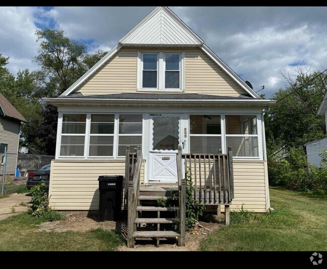Building Photo - 733 Garfield Ave