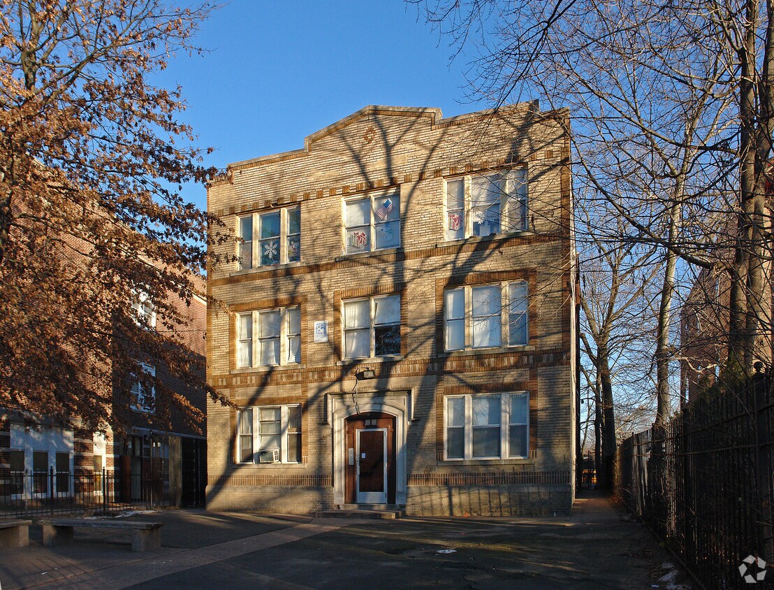 can't shoot side becuase of trees in way - The Hartford Communities IV- Vine
