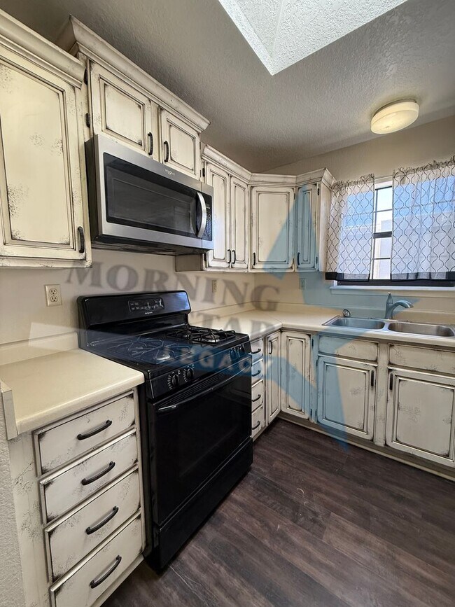Foto del edificio - Roadrunner area! LOVELY two bedroom home.