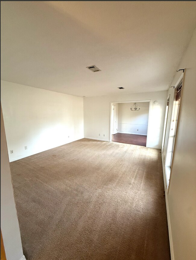 Foto del edificio - 3 bedroom 2 bath home located in quiet neighborhood