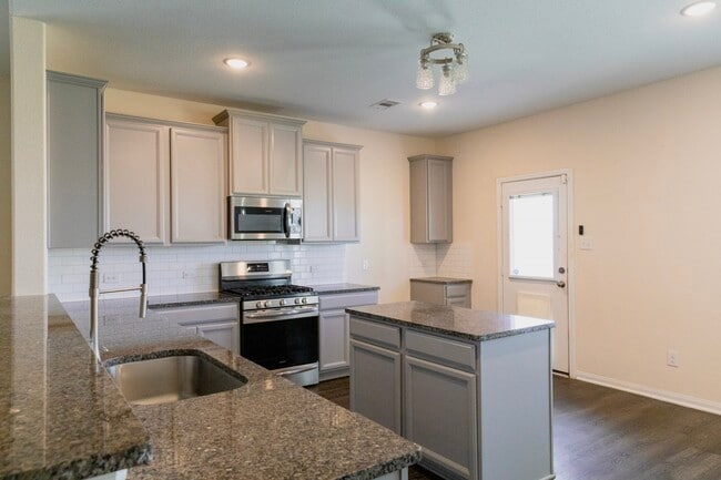 Building Photo - 221 White Wing Ln