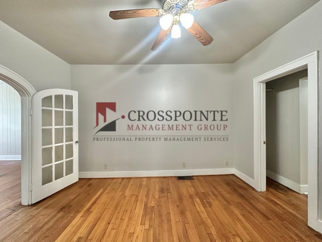 Building Photo - College Ave Triplex