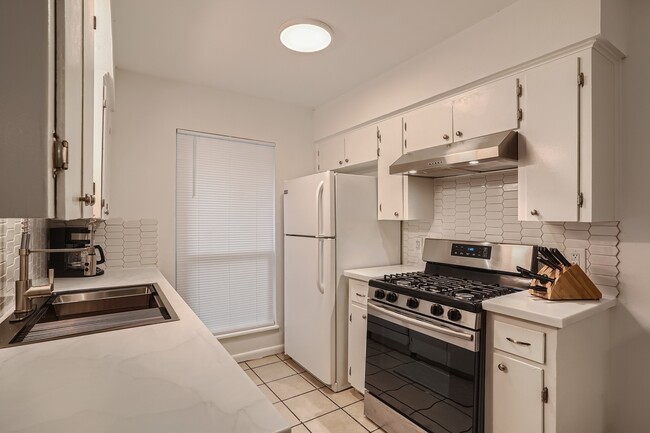 Foto del edificio - 1413 Rutland Dr