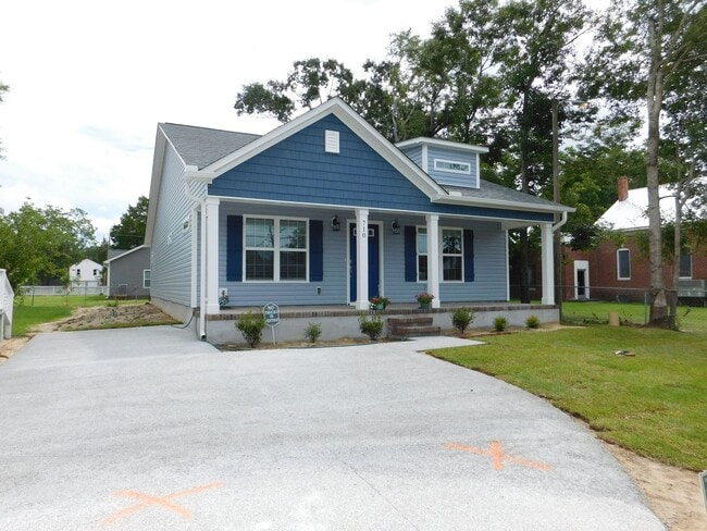 Building Photo - 710 B St