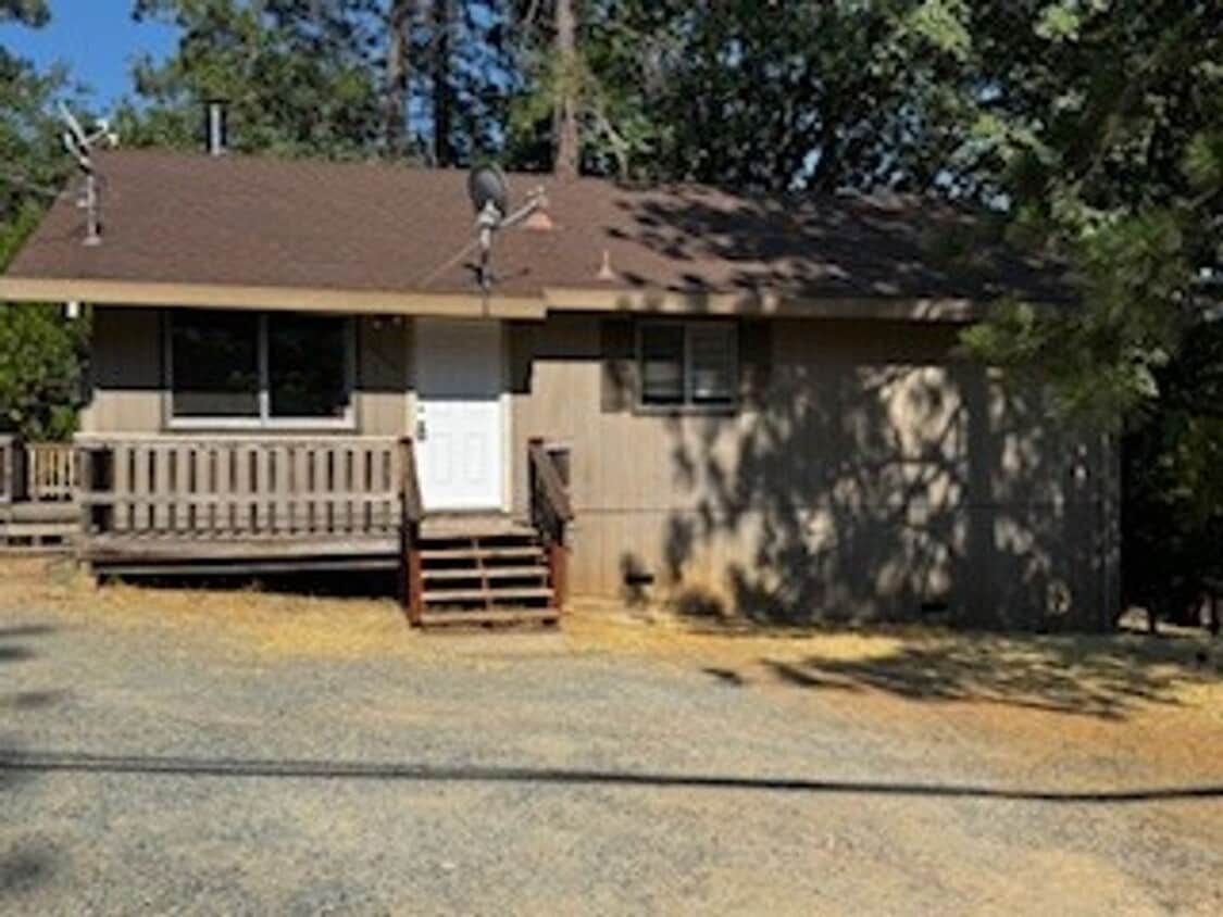Primary Photo - Upper Crystal Falls 2 Bedroom Home