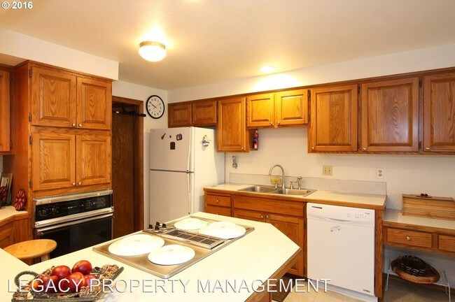 Building Photo - 4 br, 3 bath House - 1234 SW Linneman Ave