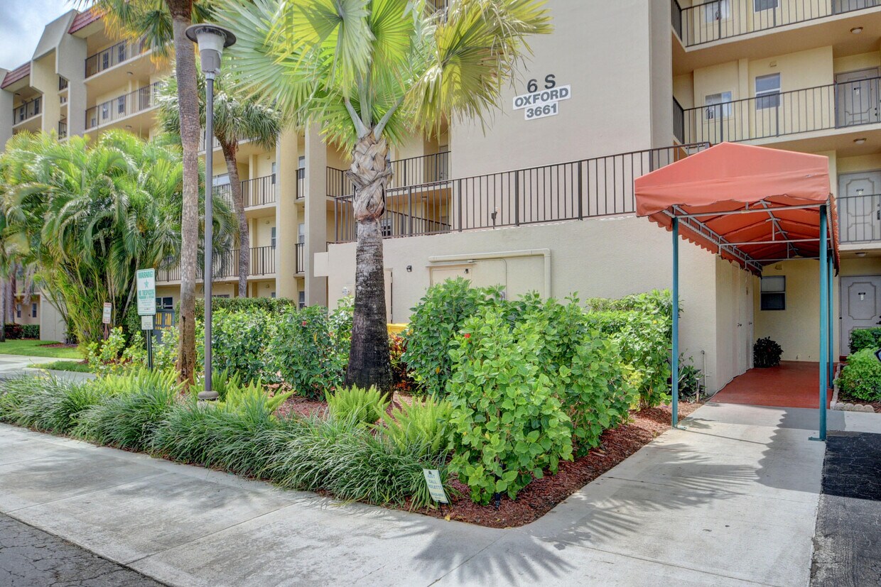 3661 Via Poinciana Unit 302, Lake Worth, FL 33467 Condo for Rent in