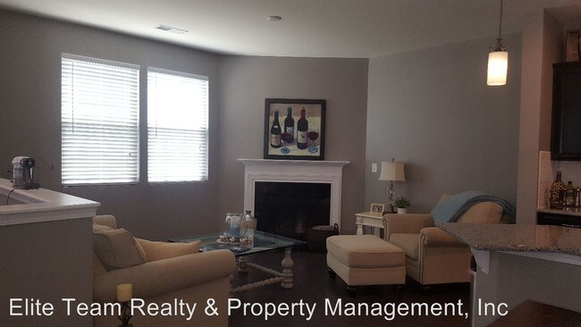 Building Photo - 3 br, 2.5 bath House - Honeylocust Lane 3005