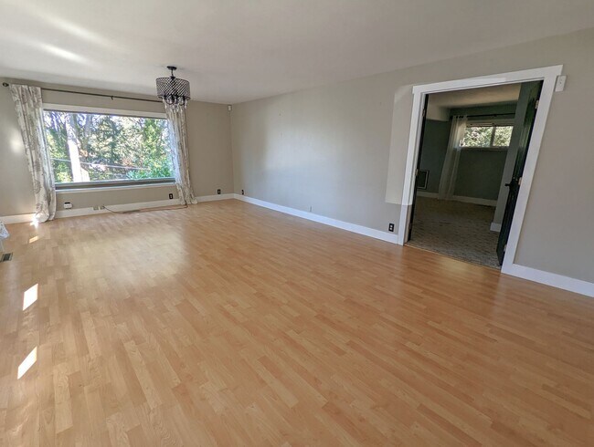 Building Photo - Charming One-Story 2 Bedroom Home in the W...