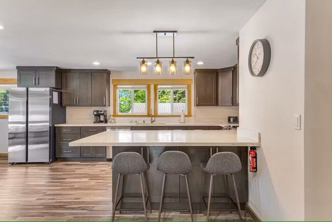 Building Photo - Adorable remodel in the heart of South Cle...