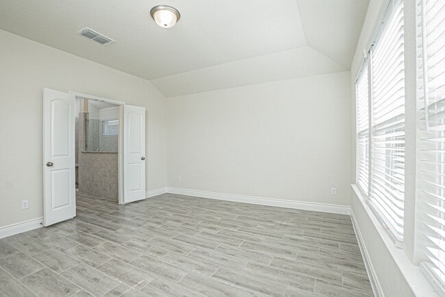 Building Photo - Gently lived in one story in Boerne!