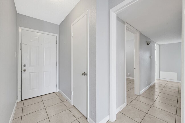 Building Photo - 3806 Kaplan Dr