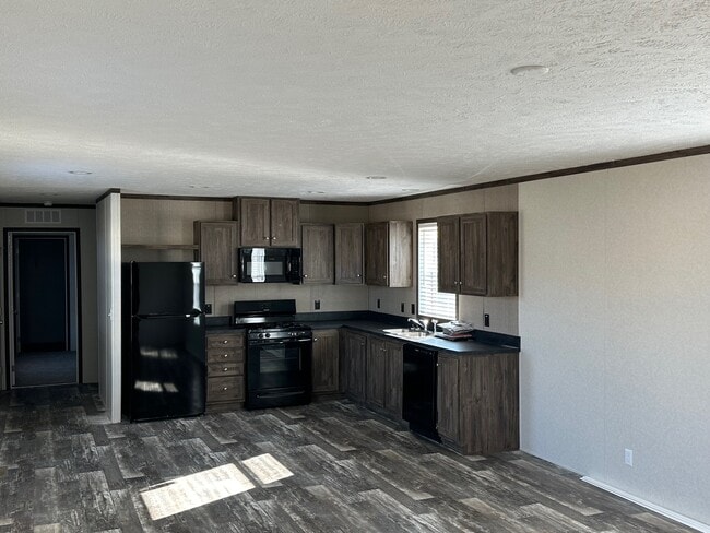 Building Photo - 60 Creek Valley Cir