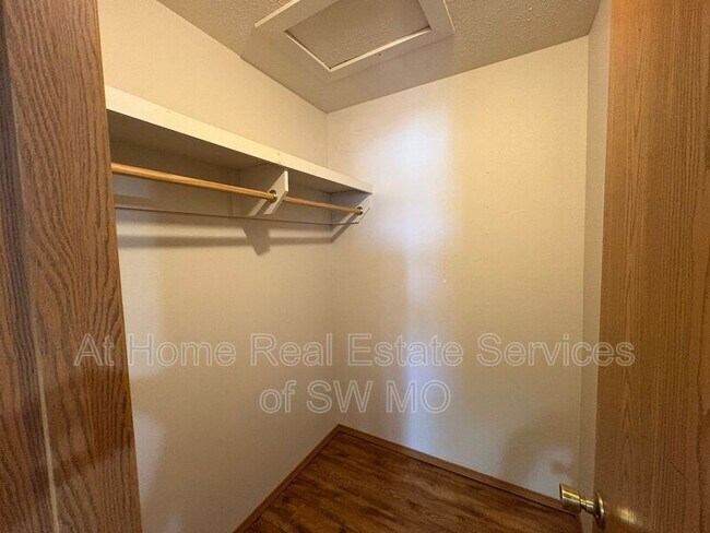 Foto del edificio - 638 S Kansas Ave