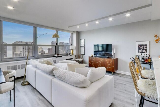 Foto del edificio - 1255 N Sandburg Terrace