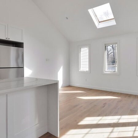 Primary Photo - 3 Burke Ln