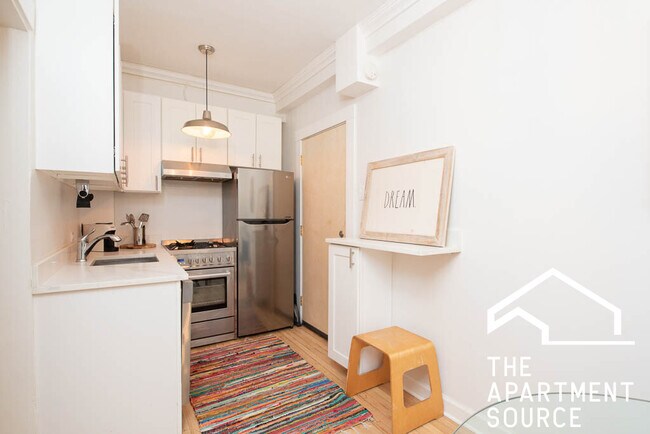 Foto del edificio - 2324 N Lincoln Park W