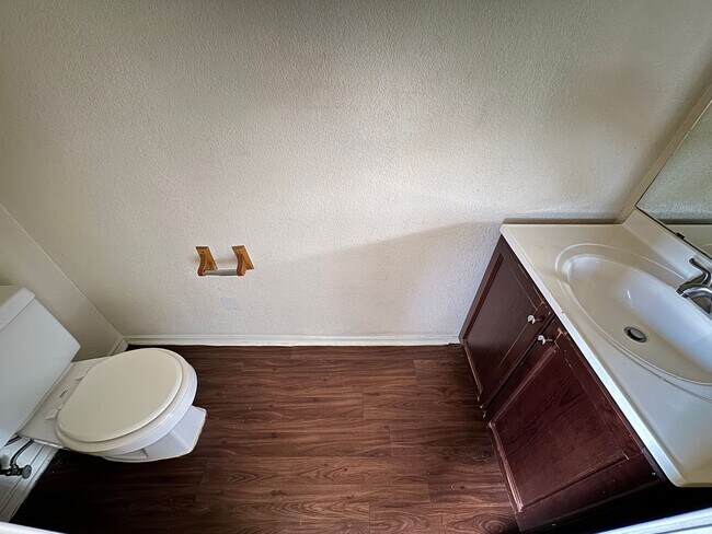 Foto del edificio - 1706 Tanner Cir