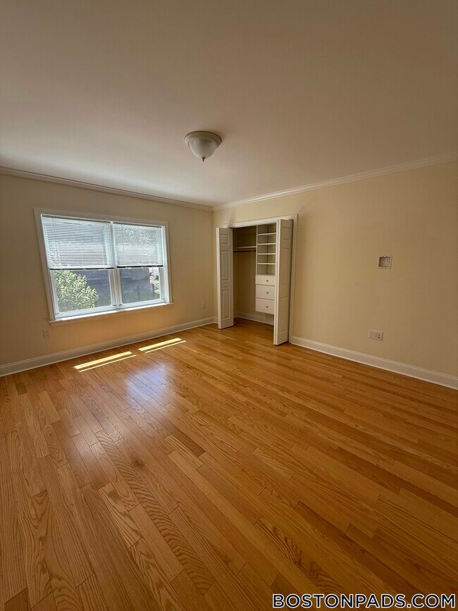 Foto del edificio - 240 Gerry Rd