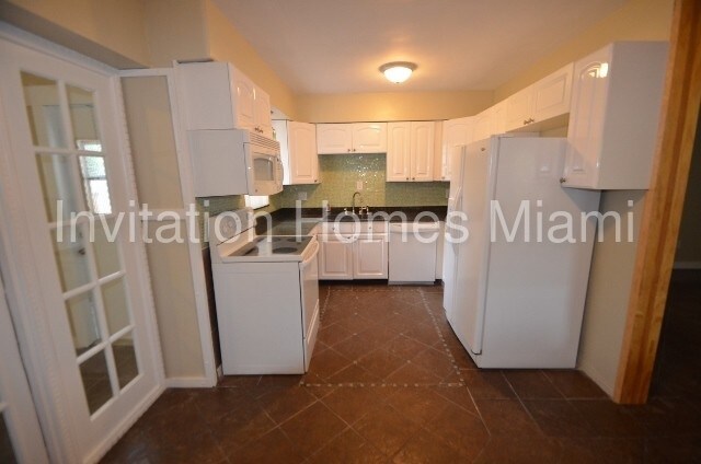 Foto del edificio - 801 NW 28th St