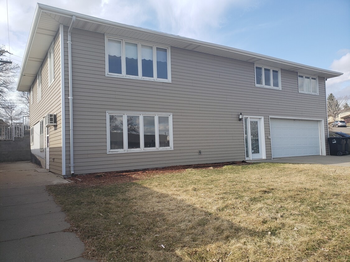 Primary Photo - 700 N 29th St