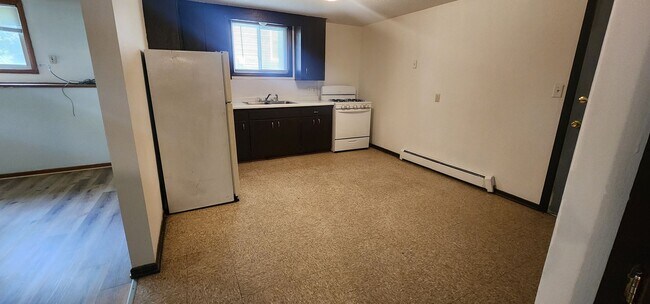 Building Photo - 2 bedroom 1 bath basement apartment