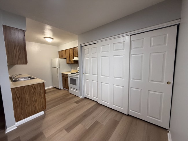 Building Photo - 1114 5th St