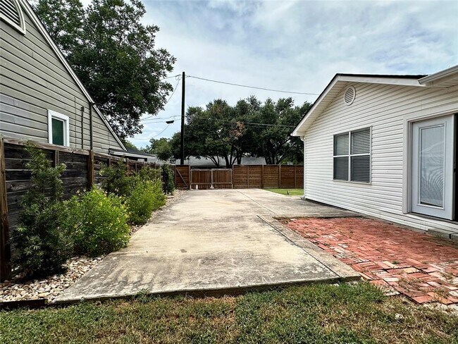 Building Photo - 1509 Vine St