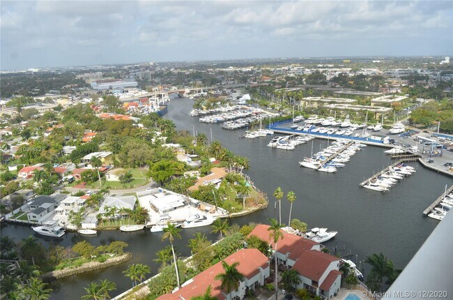 Foto del edificio - 1861 NW S River Dr