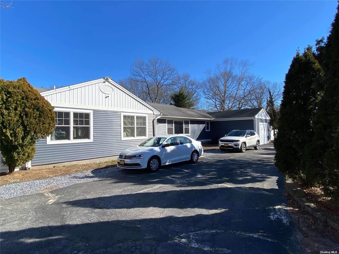 19 Hilltop Dr, Smithtown, NY 11787 House Rental in Smithtown, NY