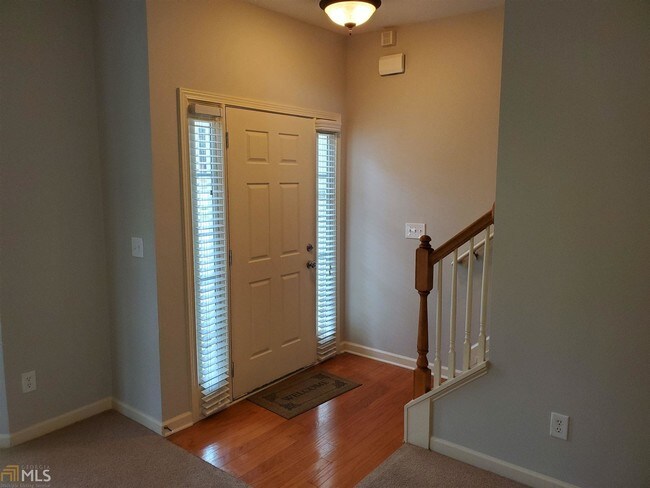 Building Photo - 913 Lakeside Ct
