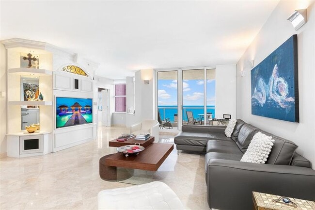 Building Photo - 2110 N Ocean Blvd