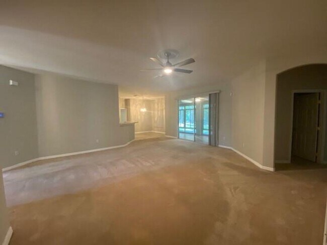 Building Photo - SPACIOUS 4/2 HOME PERFECT FOR YOUR FAMILY