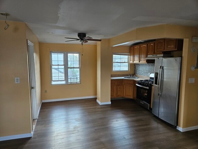 Eating kitchen - 14764 259th St