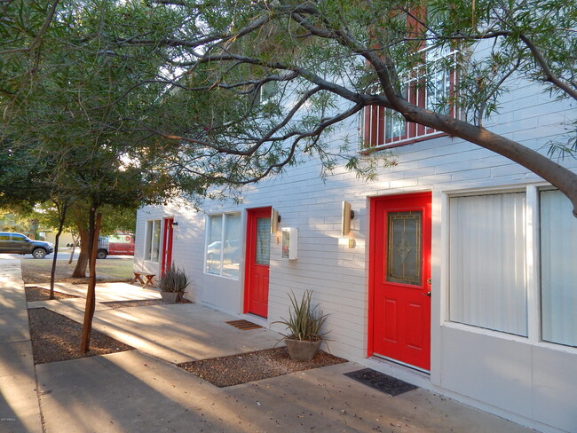 Building Photo - 2021 S Granada Dr