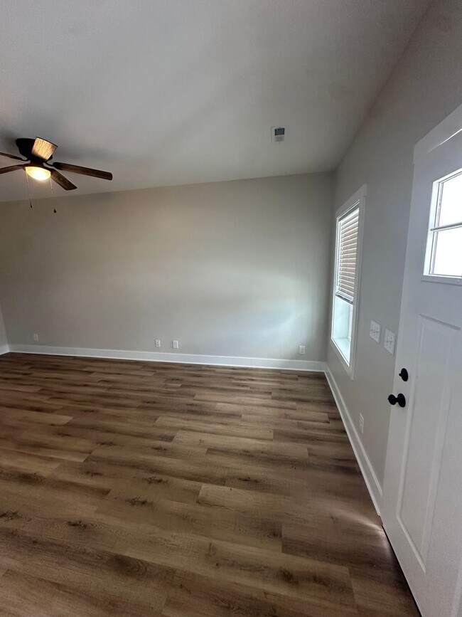 Foto del edificio - BRAND NEW 3 Bedroom Apartment in Shelbyville!