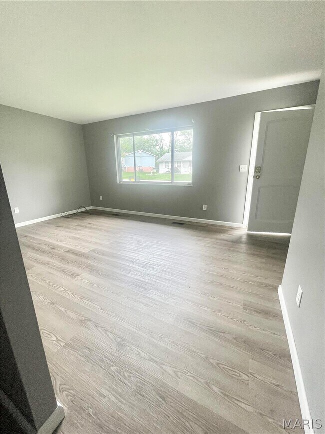 Foto del edificio - 805 Juniper Dr