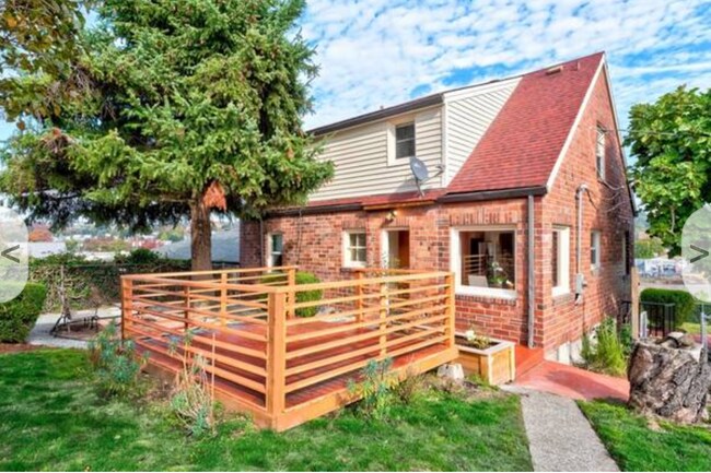 A great deck. - 2121 21st Ave S